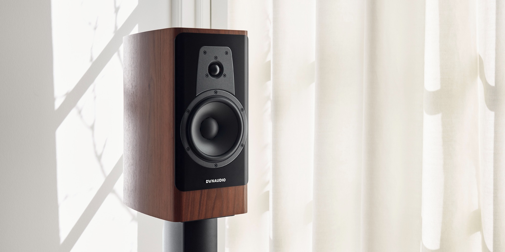 dynaudio contourシリーズ　エンブレム Contour 2.8 | Floorstand | Traditional Danish Dynaudio quality